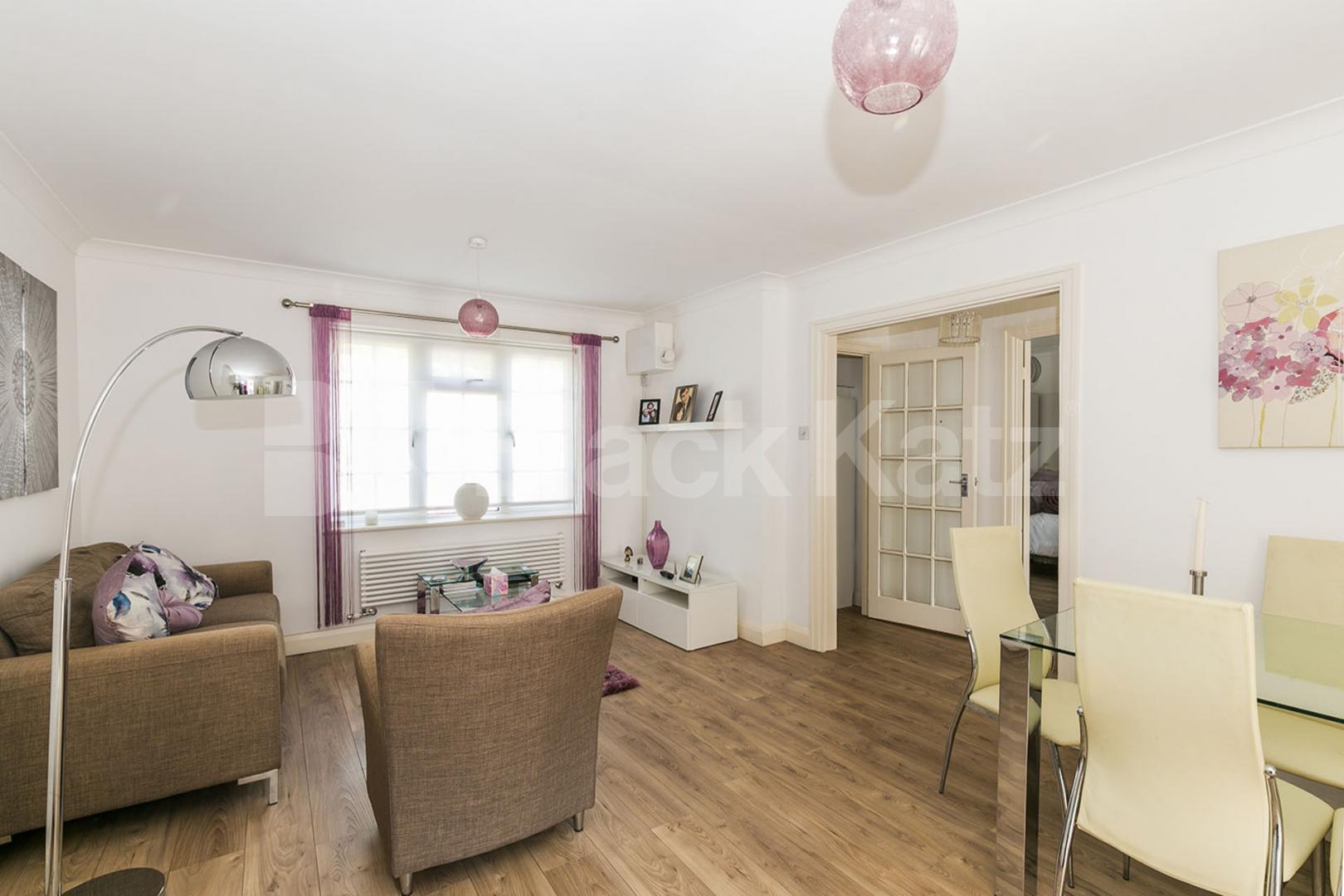 Stunning ground floor 2 bedroom property to rent with driveway for 2 cars Uplands Park Road, Enfield 